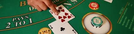 Simbol keamanan dan privasi data digital dalam taruhan online